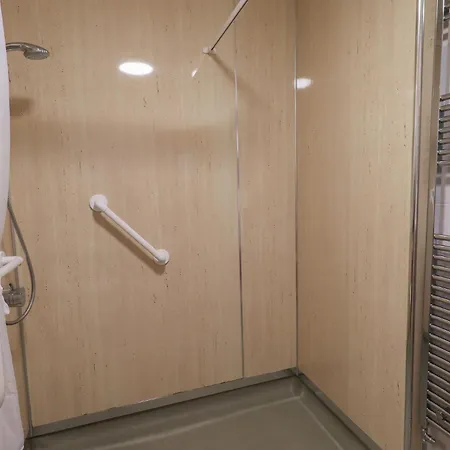 Jubilee Ground-floor Single Bedroom בית נופש פנרית'
